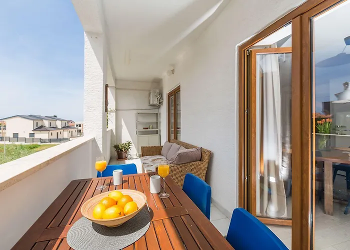 Modernes Apartment Mit Meerblick, Stylischem Interieur, Privatem Balkon, Grill, Klima, Wifi